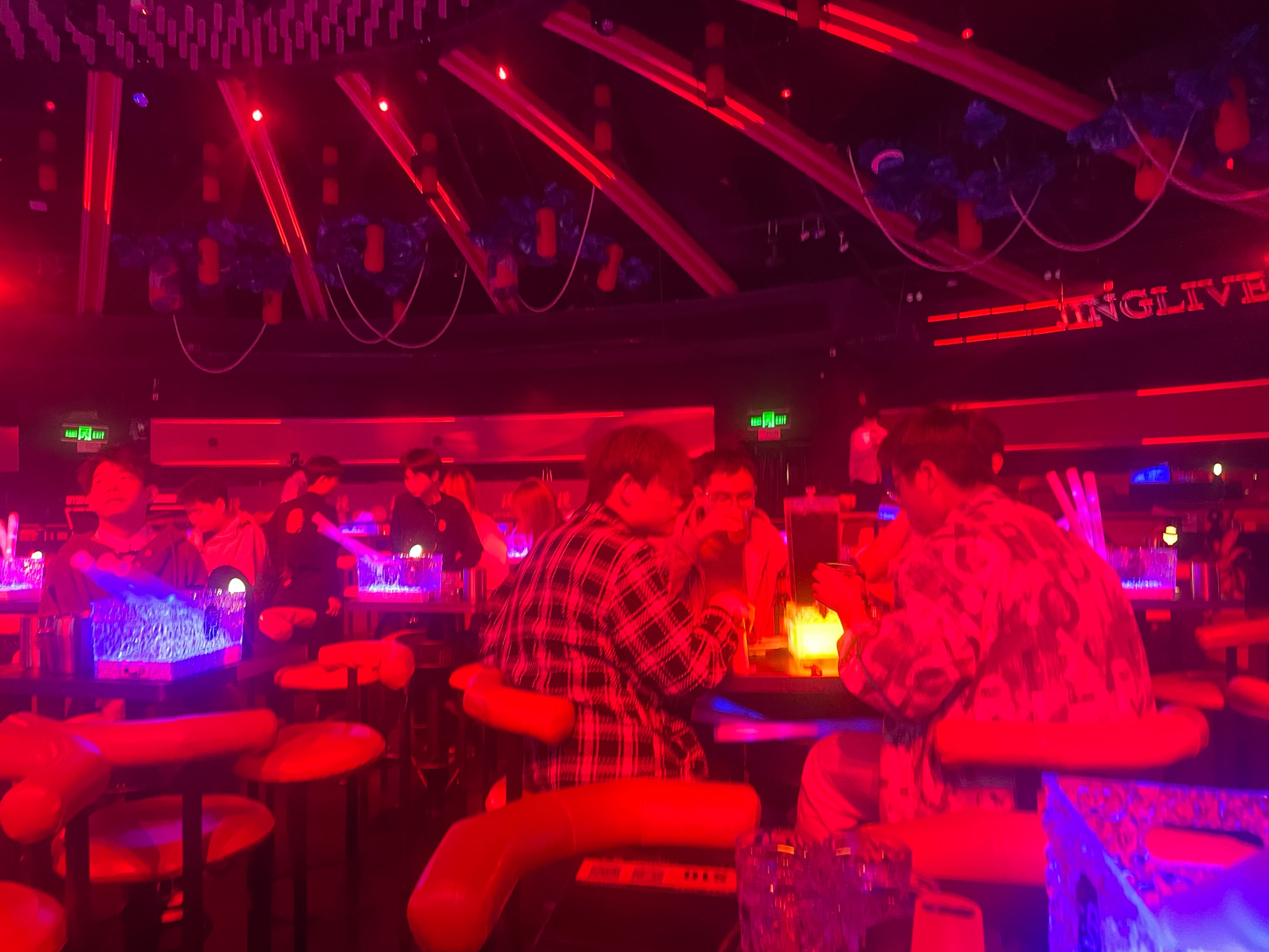 张家界商务ktv与片场区别解析-永定区ktv预订